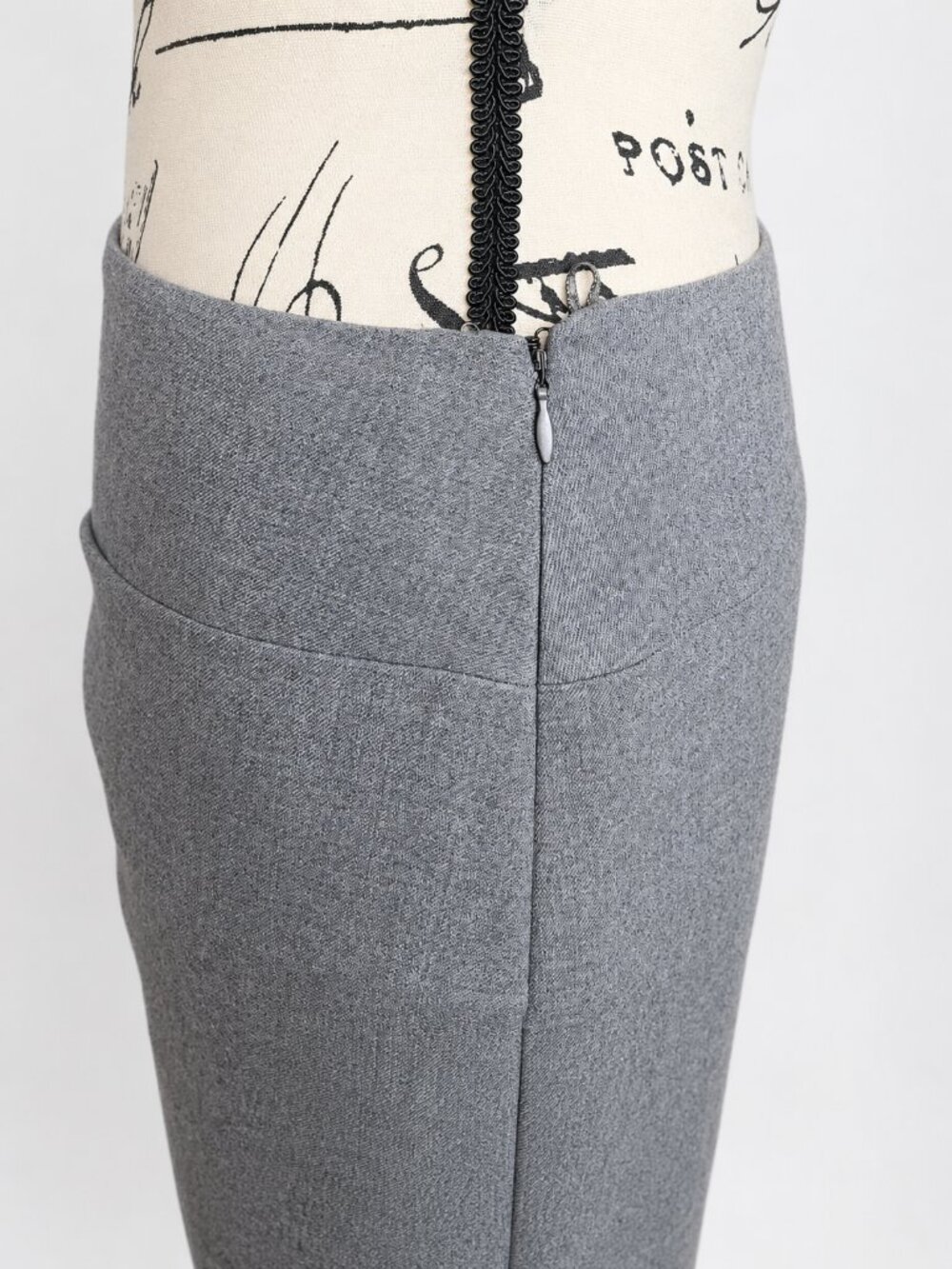 Escada Gray Wool Blend Pencil Skirt Size 38 | Draped Bow Back Detail - Picture 4 of 7
